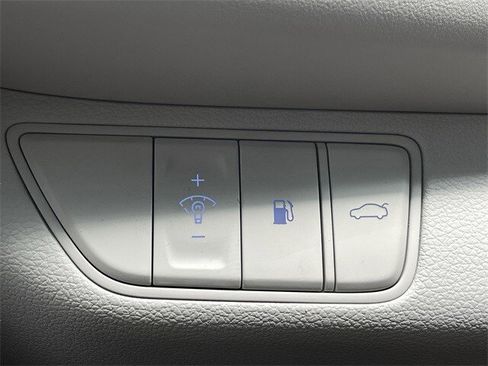 Used 2025 Genesis G70 2.5T image 29