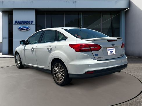 Used 2015 Ford Focus Titanium w/ Titanium Technology Package FWD image 4