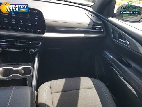 Used 2025 Chevrolet Traverse LT FWD image 17