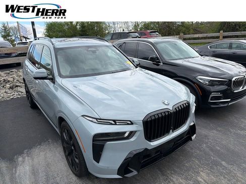Used 2023 BMW X7 xDrive40i w/ Executive Package AWD/4WD image 1