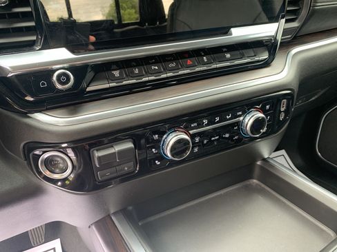 Used 2025 GMC Sierra 2500 SLT w/ SLT Premium Package AWD/4WD image 17