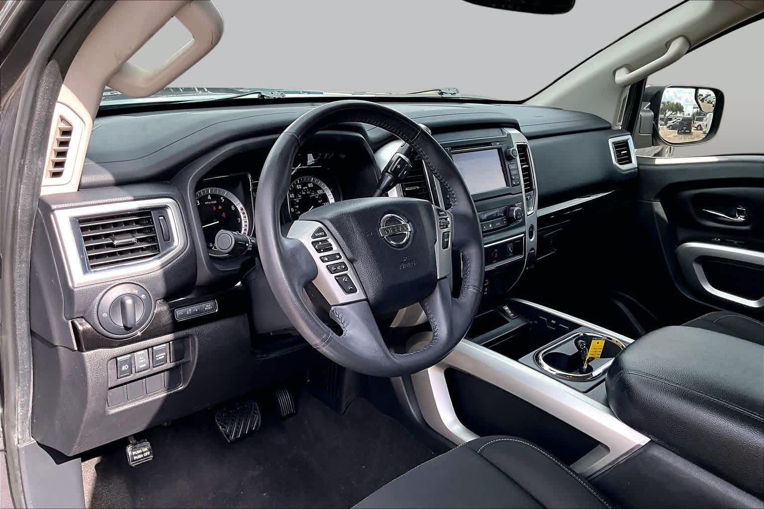 Used 2017 Nissan Titan SV RWD image 18
