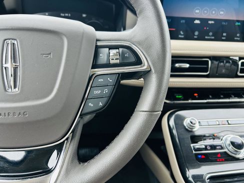 Used 2023 Lincoln Nautilus FWD w/ Premium Package image 18