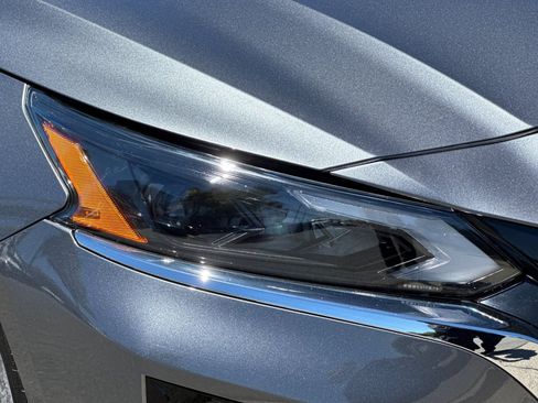 Used 2023 Nissan Altima 2.5 SV FWD image 12