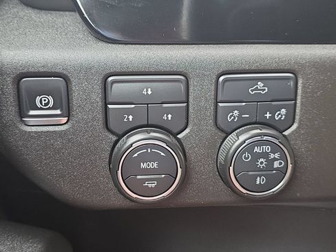 Used 2025 Chevrolet Silverado 2500 LT w/ Convenience Package AWD/4WD image 24