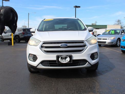 Used 2017 Ford Escape SE image 2