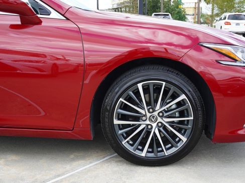 Certified 2025 Lexus ES 300h w/ Premium Package image 9