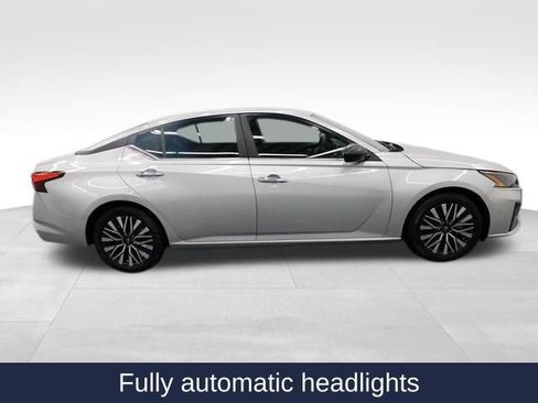 Used 2024 Nissan Altima 2.5 SV image 12