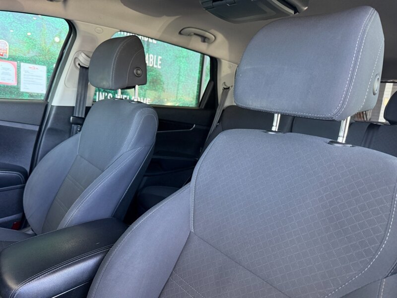 Used 2017 Kia Sorento FWD image 17