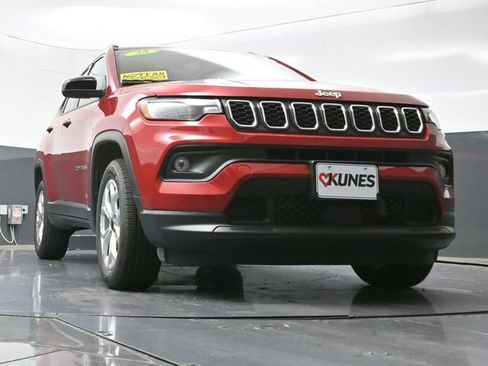 Used 2025 Jeep Compass Latitude AWD/4WD image 53