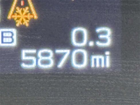 Used 2025 Subaru Outback Premium image 2