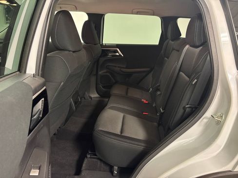 Used 2022 Mitsubishi Outlander ES FWD image 28