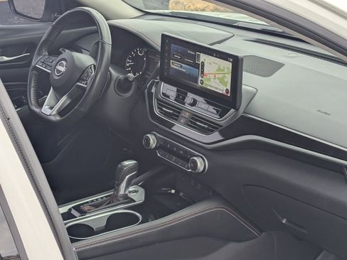 Used 2023 Nissan Altima 2.5 SR w/ SR Premium Package image 11