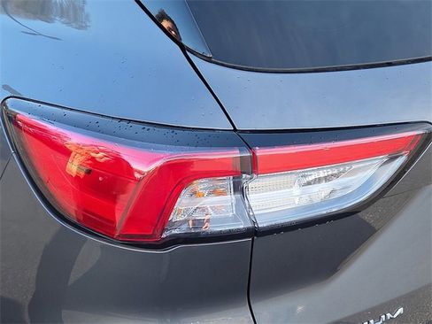 Used 2021 Ford Escape Titanium w/ Titanium Elite Package image 10