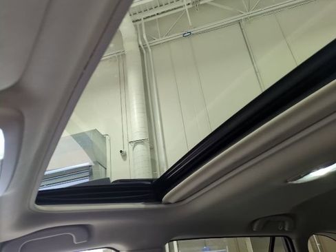 Used 2019 Subaru Outback 3.6R Limited image 17