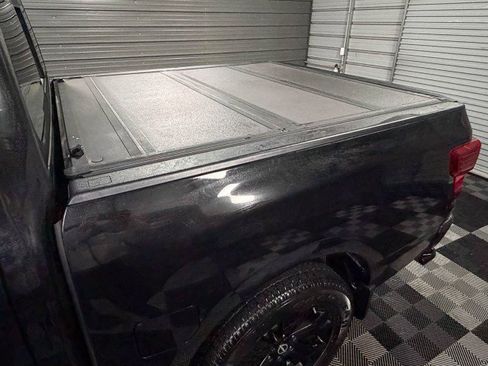 Used 2023 Nissan Titan SV w/ SV Convenience Package image 10