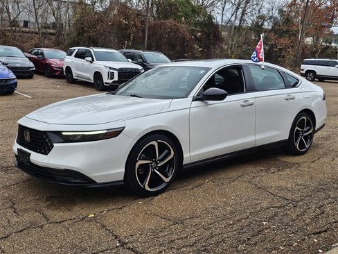 Used 2024 Honda Accord Sport image 7