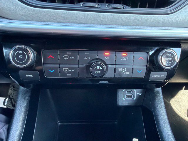 Used 2024 Jeep Compass Limited w/ Sun and Sound Group AWD/4WD image 28