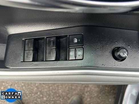 Used 2021 Toyota Highlander XLE AWD/4WD image 21