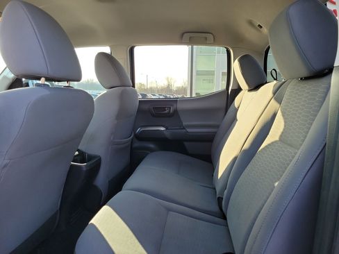 Used 2017 Toyota Tacoma SR5 image 11