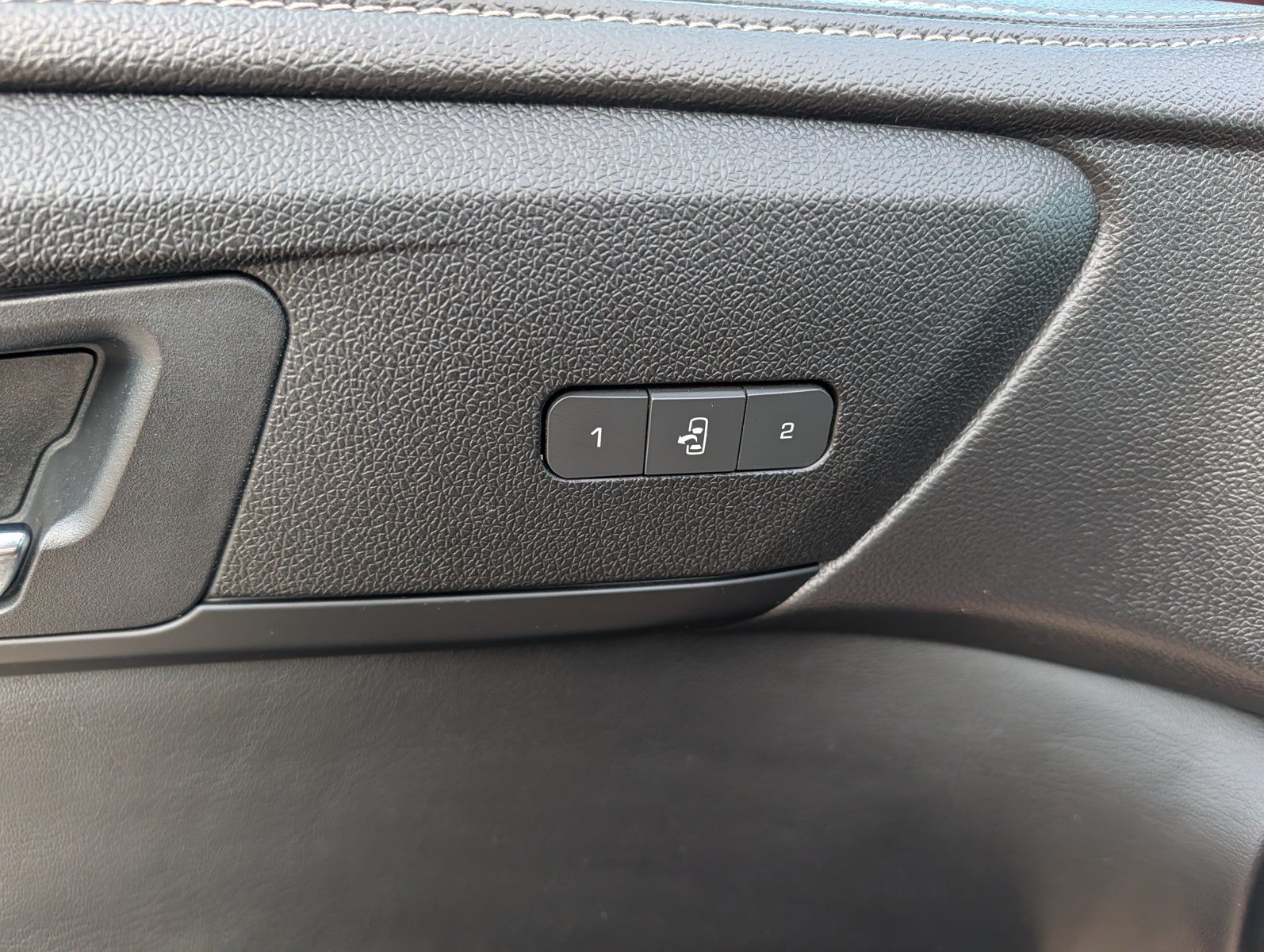 Used 2014 Chevrolet Traverse LTZ AWD/4WD image 21