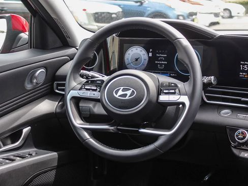 Certified 2025 Hyundai Elantra SEL FWD image 19