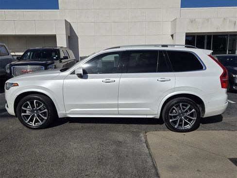 Used 2017 Volvo XC90 T6 Momentum w/ Vision Package image 4