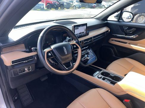 Certified 2022 Lincoln Corsair Reserve image 11