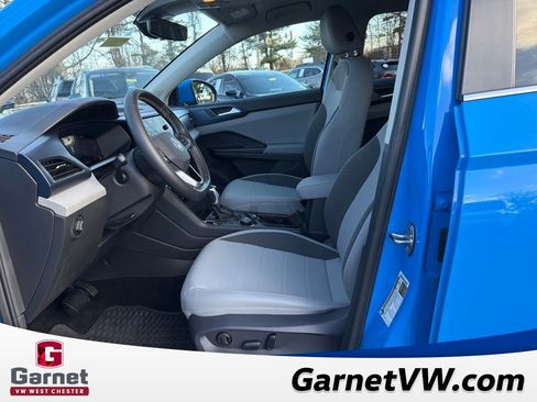 Certified 2023 Volkswagen Taos SE image 10