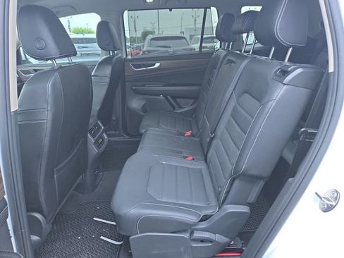Used 2024 Volkswagen Atlas SEL AWD/4WD image 11