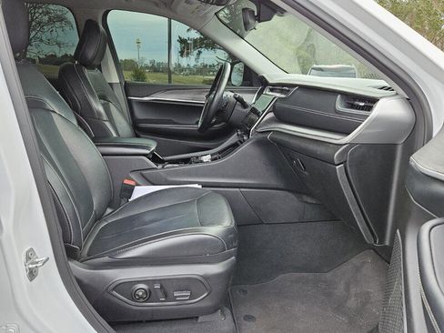 Used 2022 Jeep Grand Cherokee L Limited image 13