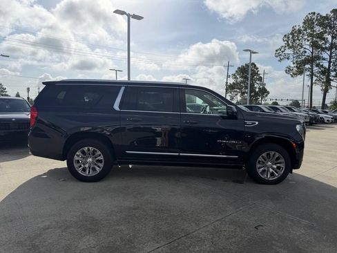 Used 2023 GMC Yukon XL Denali w/ Advanced Technology Package RWD image 6