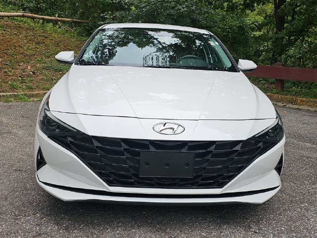 Used 2023 Hyundai Elantra SE FWD image 3
