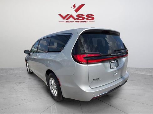 New 2026 Chrysler Pacifica Select image 10