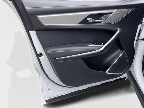 Used 2024 Jaguar F-PACE R-Dynamic S image 30