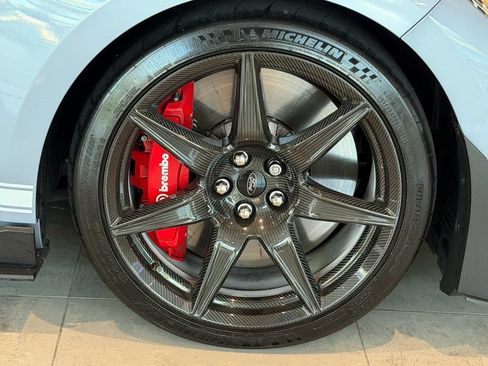 Used 2022 Ford Mustang Shelby GT500 w/ Carbon Fiber Track Pack RWD image 8