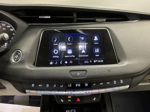 Used 2019 Cadillac XT4 Luxury w/ Cold Weather Package FWD image 13