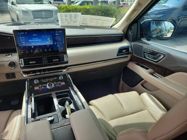 Certified 2024 Lincoln Navigator Reserve AWD/4WD image 23