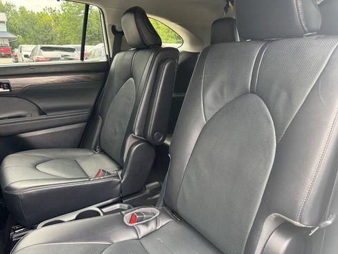 Used 2023 Toyota Highlander Limited AWD/4WD image 36