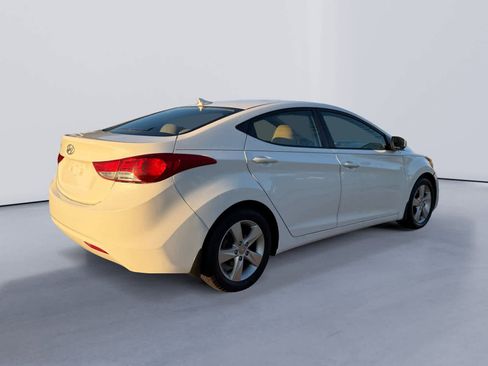 Used 2013 Hyundai Elantra GLS w/ Preferred Pkg image 3