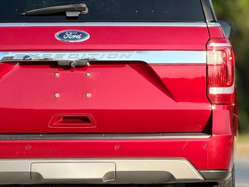 Used 2020 Ford Expedition XLT w/ Equipment Group 201A RWD image 17
