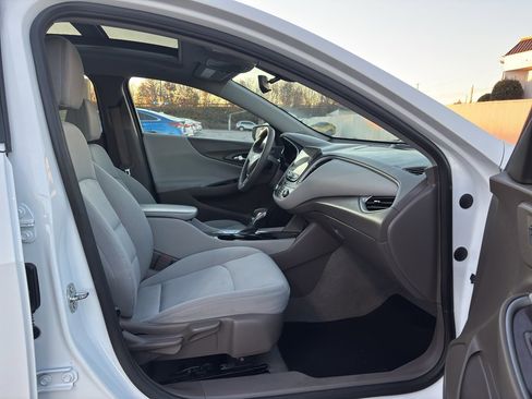 Used 2022 Chevrolet Malibu LT image 15