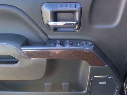 Used 2018 GMC Sierra 1500 SLT image 16