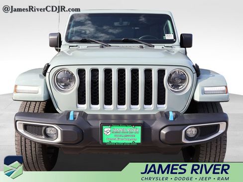 Used 2023 Jeep Wrangler Unlimited Sahara w/ Cold Weather Group AWD/4WD image 7