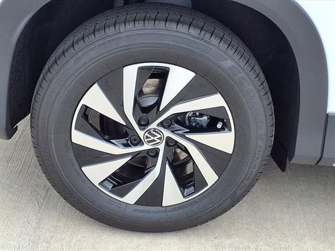 New 2026 Volkswagen Tiguan S FWD image 5