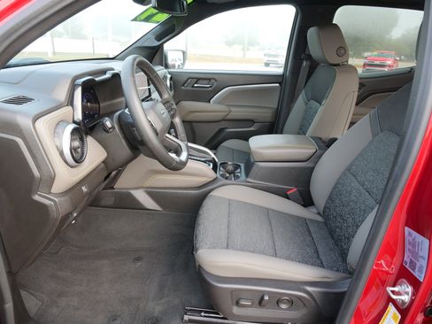 Used 2024 Chevrolet Colorado ZR2 w/ Technology Package image 16