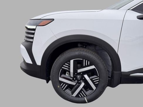 Certified 2025 Nissan Kicks SV w/ Illumination Package image 20