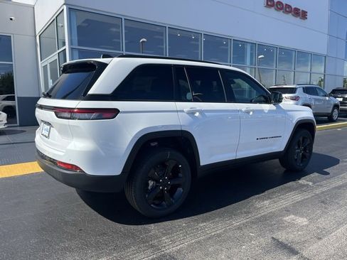 New 2025 Jeep Grand Cherokee Altitude image 7
