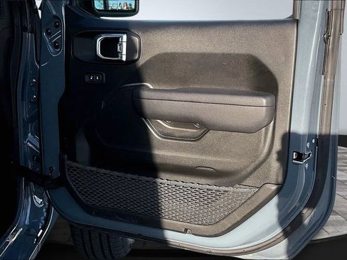 Used 2024 Jeep Wrangler Unlimited image 25