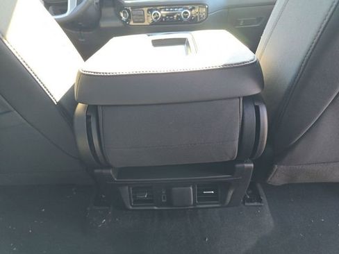 Used 2025 GMC Sierra 1500 Elevation image 21